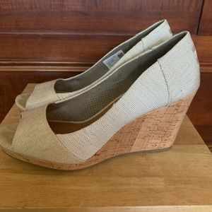 Super cute Tom’s Wedge